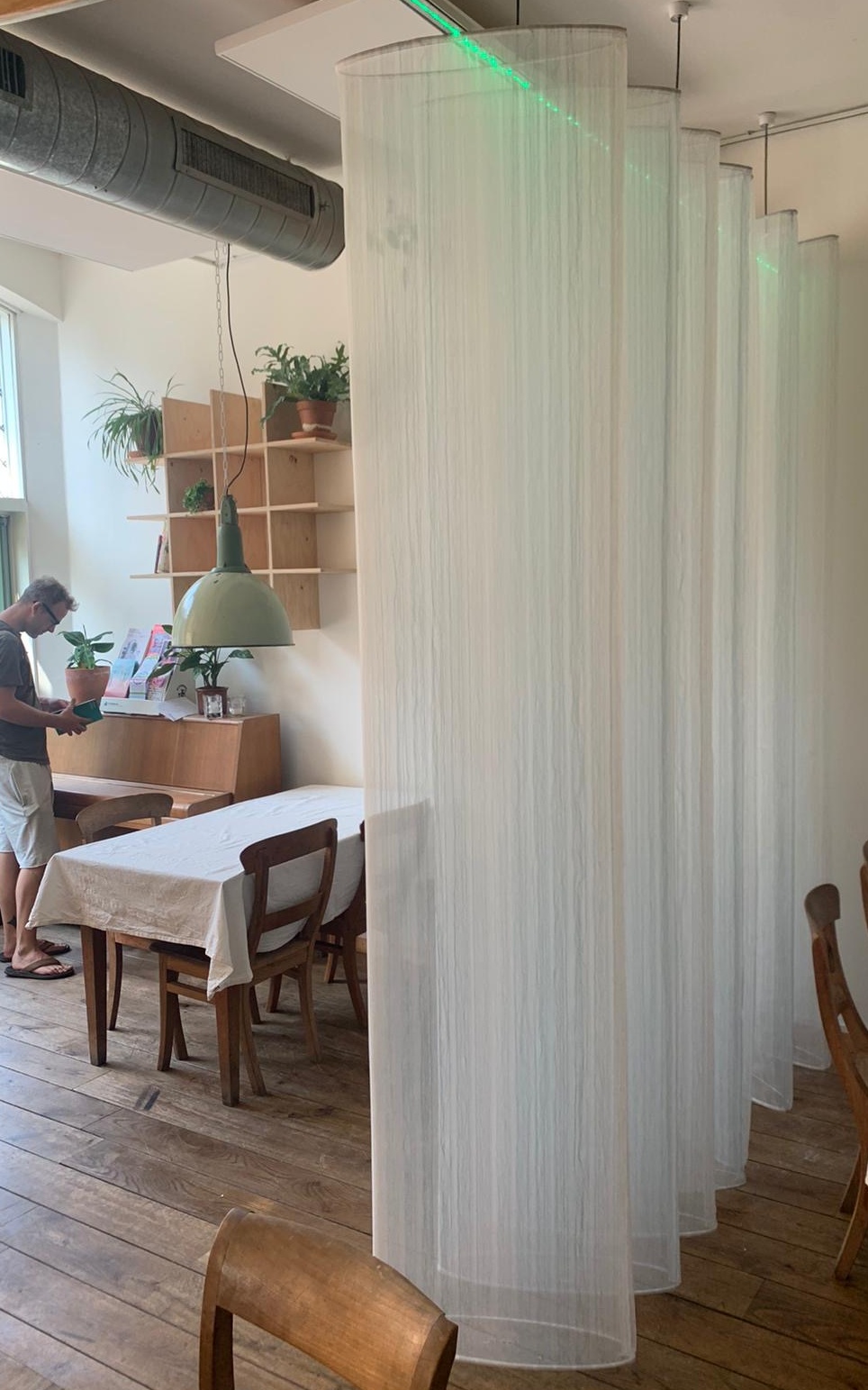 Cocoon Panels cafe Bosch Arnhem transparant 3D scheidingswand met led verlichting
